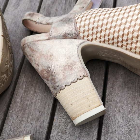 Gold Button heeled sandals - Picture 12 of 14